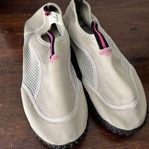 Unisex beach stone coral reef Aqua skimmer Water Shoes Grey tan Sz 40 euro